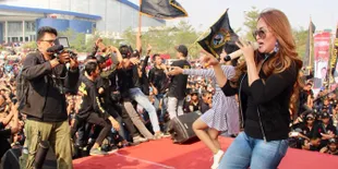 Demi 'Ayang Ayangmu', Connie Nurlita Belajar Bahasa Jawa ke Didi Kempot