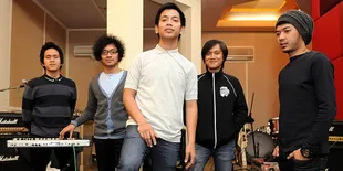 Tahun Baru, d Masiv Rela Manggung Demi Lebaran Para Musisi!