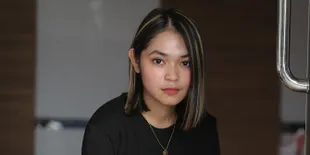 Demi Sepatu Sneakers Idaman, Regina Poetiray Rela Terbang ke Jepang