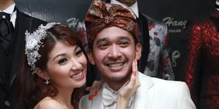 Demi Valentine Bareng Suami, Wenda Tan Sulam Alis &#38; Eyeliner