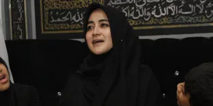 Dengar Lagu Hijrah Cinta, Pipik Nangis Kangen Uje