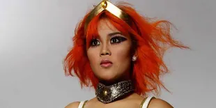 Dengar Lagu Iwak Peyek, Angel Menangis