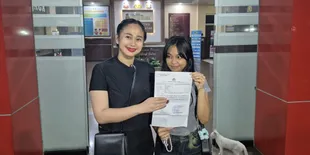 Denise Chariesta Beberkan Detik-Detik Maling Gasak Motor Karyawannya dalam 30 Detik, Terekam Jelas di CCTV