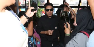 Desta Menahan Tangis Kala Bacakan Puisi Karya Natasha Rizky, Endingnya Sesenggukan