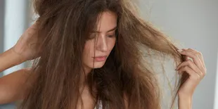 Deteksi dan Atasi Rambut Rusak Sebelum Terlambat, Ciri-Ciri yang Harus Kamu Ketahui!