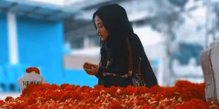 Dewi Perssik Bangun Musala Untuk Almarhum Ayah, Desainnya Cute Minimalis!