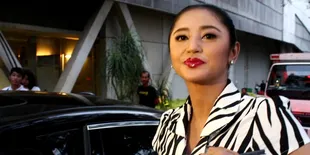 Dewi Perssik Dibui, Anaknya Bertanya Terus