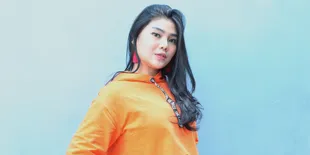 Dewi Perssik Kembali Terlibat Perseteruan Dengan Keponakan, Begini Kronologisnya