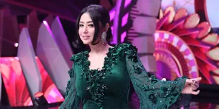 Dewi Perssik Mendadak Singgung Soal Beda Manusia dan Anjing, Sindir Siapa?