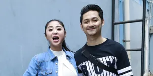 Dewi Perssik Sedih, Sudah Belikan Emas dan Penuhi Kebutuhan Tapi Sering Diomongin di Belakang Oleh Mertua