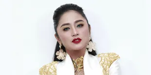 Dewi Perssik Sindir Kemampuan Nyanyi dan Akting Rosa Meldianti