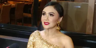 Di Balik Foto Banjirnya Jadi Viral, Ternyata Yuni Shara Habis Keramas dan Ambil Baju Seadanya