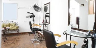 Di Hoek, Siap Bikin Rambut Anti Ketombe Kamu Makin Keren!