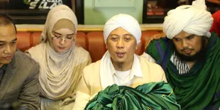 Di Rusia Rambut Nabi Muhammad Dijaga 7 Pesawat Jet, di Indonesia Dijaga Anak Pendekar