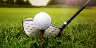 Serunya Main Golf di Atas Danau!