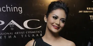 Di Tangan Krisdayanti, Lipstik Bisa Jadi Blush On