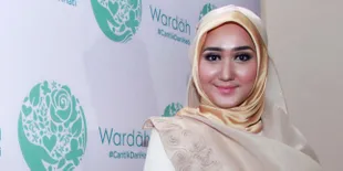 Dian Pelangi Dikabarkan Cerai Dari Tito, Ibu Tak Mau Komentar