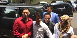 Diana Limbong, Istri Siri Sandy Tumiwa Akhirnya Jenguk ke Penjara