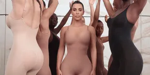 Dianggap Lecehkan Budaya Jepang, Kim Kardashian Akhirnya Ubah Merk Pakaian Dalamnya