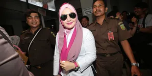 Dibui, Edies Adelia Makin Dekat Dengan Allah