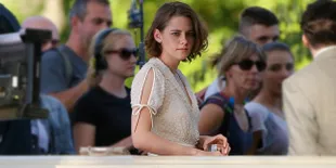 Dibuntuti Paparazzi, Pacar Kristen Stewart Malah Dadah ke Kamera