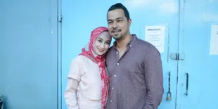 Didampingi Sultan Djorghi, Annisa Trihapsari Hadiri Pernikahan Anaknya Dari Ari Sigit
