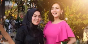 Didoakan Segera Berhijab oleh Aisyahrani, Begini Reaksi Syahrini