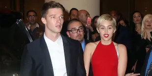 Diduga Selingkuhi Miley Cyrus, Patrick Diteror Akan Dibunuh