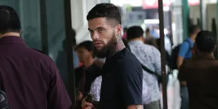 Diego Michiels Posting Foto Background Biru, Untuk Buku Nikah?
