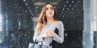 Dihujat Karena Foto Seksi di Pantai, Salmafina Sunan: Itu Bukan Bikini