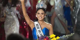 Dihujat Miss Jerman &#38; Haters, Pia Wurtzbach Pamer Mahkota Mewah