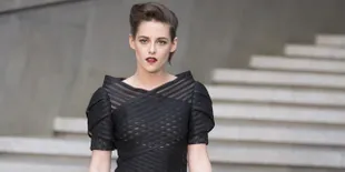 Diisukan Lesbian, Kristen Stewart Tertangkap Mesra Dengan Wanita