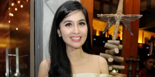 Dijodohkan, Sandra Dewi Jatuh Cinta Pada Pandangan Pertama