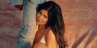 Dikabarkan Break, Kylie Jenner Hadiri Pernikahan Justin Bieber Tanpa Travis Scott