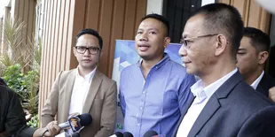 Dikabarkan Dekat Dengan Senk Lotta, Vicky Prasetyo Mengaku Hanya Rekan Kerja