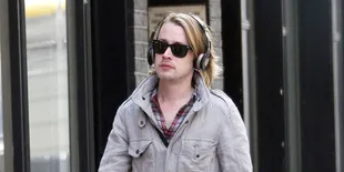 Dikabarkan Meninggal, Macaulay Culkin Malah Pajang Foto Konyol