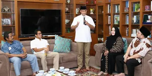 Dikenal Humble, Ini Deretan Artis yang Pernah Foto Sama Sandi