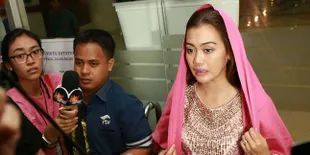 Dikunjungi Keponakan, Julia Perez Merespon Dengan Menangis