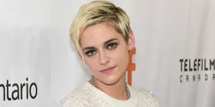 Dinner Romantis, Kristen Stewart Tertangkap Menyuapi Stella Maxwell