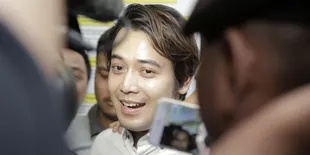 Dinyatakan Tidak Bersalah, Kriss Hatta Menangis Bahagia Saat Sidang Vonis