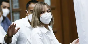 Diperiksa Sebagai Terdakwa, Sang Sopir Mengaku Diminta Beli Narkoba Jenis Sabu Oleh Nia Ramadhani