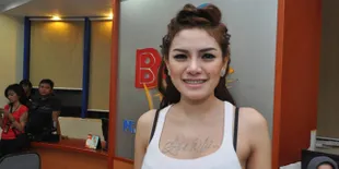 Diperiksa Sebagai Tersangka, Nikita Mirzani Bungkam