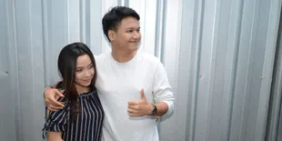 Diprediksi Perempuan, Ilham Smash Pusing Beli Baju Untuk Calon Buah Hati