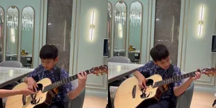 Dipuji Multitalenta, Rafathar Belajar Main Gitar Demi Ikuti Jejak dari Gideon Tengker