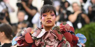 Dirumorkan Tunangan, Rihanna & Pacar Tertangkap Kamera Bersama