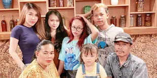 Disebut Netizen Anak Durhaka, Cimoy Montok Malah Beli Rumah Baru untuk Orangtuanya
