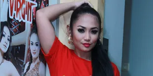 Diserang Haters Karena Menang Penghargaan, Devy Berlian Cuek