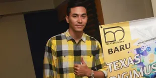 Ditagih Anak, Darius Sinathrya Ajak Keluarga Liburan ke Tokyo