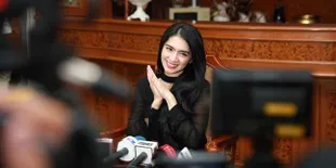 Ditanya Kabar Mualaf &#38; Menikah Lagi, Ini Reaksi Angel Karamoy