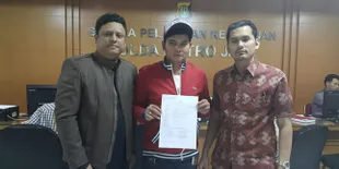 Ditemani Istri, Indra Bekti Laporkan Gigih Arsanofa ke Polda